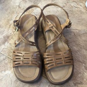 Ladies sandals sz 9 nude color like new